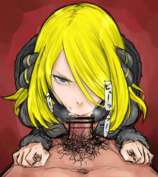 :>= angry angry_fellatio blonde_hair censored collar cum_in_mouth cynthia_(pokemon) fellatio female first_person_view glaring hair_over_one_eye human japanese_text long_hair looking_at_viewer male muumin penis pokemon pokemon_dppt pov stray_pubic_hair