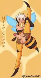 1futa abs bee big_penis clothed dickgirl female futanari gloves humanoid humanoid_penis hymenopteran insect leg_lift looking_at_viewer penis simple_background smile solo_futa splits spread_legs standing stockings supercakes torn_clothes torn_pantyhose vertical_splits wings yellow_eyes