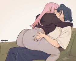 2girls big_ass blue_hair breasts_squeezed_together clothing couch fully_clothed grabbing_ass hololive hololive_english hololive_english_-council- hololive_english_-promise- hololive_myth kissing lesbian light-skinned_female mori_calliope ouro_kronii painted_nails pink_hair pomuya straddling tight_pants virtual_youtuber vtuber yuri