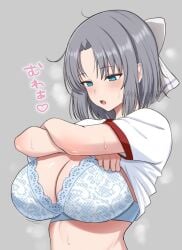 1girl blue_eyes bow bra breasts cleavage clothes_lift grey_hair hair_bow large_breasts lifting_own_clothes medium_hair senran_kagura shirt shirt_lift solo surippa1010 underwear white_bow white_bra white_shirt yumi_(senran_kagura)