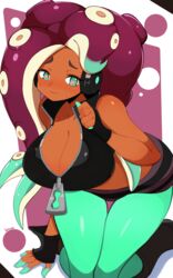 1girls 2021 artist_signature asymmetrical_hair beauty_mark black_boots black_topwear boots breasts brown_skin cleavage dark-skinned_female dark_skin female female_focus female_only fingerless_gloves green_eyes green_leggings headphones hi_res huge_breasts jellcaps kneeling leggings looking_at_viewer marina_(splatoon) mole_under_mouth nintendo octoling off_the_hook_(splatoon) simple_background smile smiling_at_viewer solo splatoon splatoon_(series) splatoon_2 symbol-shaped_pupils tentacle_hair thick_thighs thigh_gap thighs tight_clothing unusual_pupils zipper