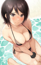 1girls 3: amagami bare_shoulders barefoot beach bikini black_bikini black_eyes black_ribbon blush breasts brown_hair cleavage closed_mouth collarbone day female female_only from_above highres large_breasts looking_at_viewer looking_up navel nervous outdoors ribbon scrunchie serizawa_(serizawaroom) short_hair side-tie_bikini sitting solo swimsuit takahashi_maya thighs uncomfortable wariza water wet wrist_scrunchie