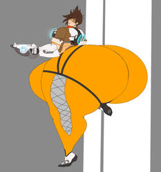 1girls ass_expansion bottom_heavy high-on-fairydust huge_ass hyper hyper_ass orange-tinted_eyewear overwatch tinted_eyewear tracer visor