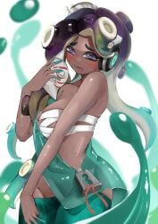 arm_on_thigh bandage bandage_bra bandages bandages_around_chest barely_contained big_breasts black_hair dark-skinned_female green_eyes green_fingers green_hair headphones holding_mask holding_object looking_at_viewer marina_(splatoon) mask mole_under_mouth multicolored_hair owariritumi pants pants_down shiver_(splatoon)_(cosplay) simple_background splatoon splatoon_2 tentacle_hair tight_clothing zipper