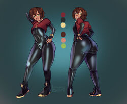 1boy big_ass brown_hair bulge clothing femboy green_eyes huge_ass huge_butt keendeemiyavi_(artist) lairreverenteboladepelos latex looking_at_viewer looking_back mako_(original_character) male male_only pose posing red_shirt solo