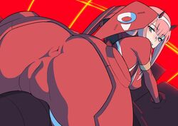 anus anus_visible_through_clothes ass darling_in_the_franxx innie_pussy looking_back looking_pleasured mikoyan pink_hair pussy pussy_visible_through_clothes red_background tagme zero_two_(darling_in_the_franxx)