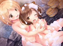 2girls :d ;d bangs bathing between_legs blonde_hair blush breast_grab breasts brown_eyes brown_hair bucket collarbone commentary_request completely_nude djeeta_(granblue_fantasy) draph dutch_angle eyebrows_visible_through_hair foam grabbing grabbing_from_behind granblue_fantasy groin hair_between_eyes hand_between_legs horns large_breasts looking_at_another looking_at_viewer multiple_girls navel nipple_tweak nipples nude one_eye_closed onsen open_mouth rock sekine_irie short_hair sidelocks sitting smile wariza water wet wooden_bucket yaia_(granblue_fantasy) yokozuwari