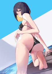 absurdres ass back bangs barefoot bikini black_bikini black_hair blonde_hair blush bob_cut breasts cameltoe embarrassed feet female foreshortening from_behind hair_ornament hairpin hand_on_hip highres looking_at_viewer looking_back medium_breasts multicolored_hair pompmaker1 pompmaker1_(vtuber) pool purple_eyes shiny shiny_skin short_hair sky soles striped swimsuit tagme thighs virtual_youtuber wall water