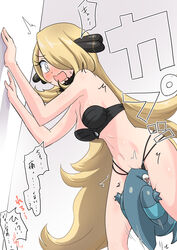 absurdres against_wall bangs bare_arms bare_shoulders bikini bite black_bikini blonde_hair blush breasts brown_eyes cunnilingus cynthia_(pokemon) embarrassed female gible grey_background hair_ornament hair_over_one_eye highres long_hair looking_at_viewer medium_breasts navel oral pokémon_(species) pokemon pokemon_(game) pokemon_dppt shiny shiny_hair shiny_skin simple_background strapless strapless_bikini swimsuit tororonoyama translation_request very_long_hair