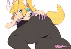 1girls animated ass ass_focus back_view big_ass biotari blonde_hair blue_eyes bowsette crown fangs female female_only hand_on_ass horns leotard lizard_tail long_hair looking_at_viewer looking_back mario_(series) new_super_mario_bros._u_deluxe nintendo one_eye_closed pantyhose plain_background smile solo spiked_armlet spiked_collar spreading_ass tail thick_thighs thong_leotard tied_hair wagging_tail white_background