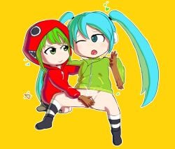 2girls aqua_eyes aqua_hair ass ass_visible_through_thighs blush blushed bottomless chibi clothed cyan_eyes cyan_hair dark_star_odyssey dildo female female/female female_on_female female_only fingering flat_chest genital_fluids gloves green_eyes green_hair green_jacket gumi hatsune_miku heart hearts hearts_around_body hearts_around_head holding_partner hood hoodie jacket kneeling light-skinned_female light_skin long_hair looking_at_another looking_at_partner lying matryoshka_(vocaloid) megpoid_gumi multiple_girls nendoroid nendroid no_nose no_panties one_eye_closed open_legs open_mouth orange_background penetration pleasure_face pleasured project_diva project_diva_(series) project_mirai pussy pussy_juice pussy_juice_drip red_jacket sex_toy short_hair shorts simple_background sitting smile smiling smiling_at_partner socks spread_legs striped stripped_socks twintails vaginal_insertion vaginal_penetration very_long_hair watermark white_outline wince yellow_background yuri