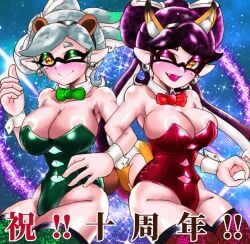 2girls animal_ears blush bow bowtie breasts callie_(splatoon) cleavage detached_collar fake_animal_ears fake_tail female green_thighhighs inkling inkling_girl large_breasts long_hair looking_at_viewer marie_(splatoon) mazuo917 mole mole_under_eye nintendo one_eye_closed open_mouth playboy_bunny pointy_ears red_thighhighs splatoon squid_sisters tail tentacle_hair thighhighs thighs thumbs_up tongue translation_request two_tone_hair wink winking_at_viewer yellow_eyes