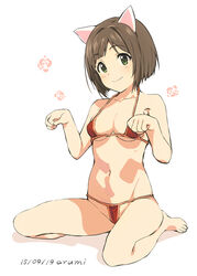 animal_ears artist_name baba_arumi bangs barefoot breasts brown_hair cat_ears cleavage dated female female green_eyes idolmaster idolmaster_cinderella_girls looking_at_viewer maekawa_miku navel paw_pose red_eyes short_hair simple_background sitting smile solo wariza white_background