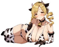 animal_ears animal_print bell bikini blonde_hair breasts brown_gloves commentary_request cow_ears cow_horns cow_print cow_print_bikini cow_print_thighhighs cow_tail cowbell detached_sleeves drill_hair fake_animal_ears fake_horns fake_tail female gloves highres horns large_breasts long_hair looking_at_viewer mahou_shoujo_madoka_magica navel neck_bell print_bikini print_sleeves print_thighhighs side-tie_bikini_bottom smile solo sukebeningen swimsuit tail thighhighs tomoe_mami twin_drills twintails yellow_eyes