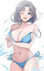 bikini blue_bikini blue_eyes blush bow breasts cleavage female grey_hair hairbow highres large_breasts linea_alba navel one_eye_closed open_mouth polka_dot polka_dot_bikini senran_kagura senran_kagura_estival_versus senran_kagura_new_link senran_kagura_shinovi_versus shiny_skin simple_background smile splashing surippa1010 swimsuit undone_bikini wet white_background white_bow yumi_(senran_kagura)