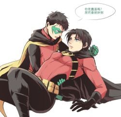 1boy 1girls artist_request batman_(series) bigger_female blue_eyes cape chinese_text damian_wayne dc dc_comics female genderswap genderswap_(mtf) hand_on_waist hero_outfit holding_partner human male male/female mask on_lap red_robin robin_(damian_wayne) robin_(dc) rule_63 short_hair_female size_difference smaller_male speech_bubble teen_titans tight_clothing tim_drake translation_request