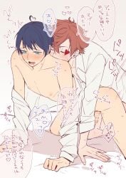 2boys ace_trappola blue_eyes blue_hair censored_penis deuce_spade from_behind gay half-dressed japanese_text red_hair twisted_wonderland white_background white_shirt yaoi