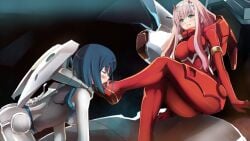 2girls aqua_eyes bangs blue_hair bodysuit breasts darling_in_the_franxx eyebrows_visible_through_hair eyeshadow feet garimpeiro hairband horns ichigo_(darling_in_the_franxx) kneeling licking makeup multiple_girls pilot_suit pink_hair red_bodysuit short_hair sitting small_breasts smile straight_hair tongue tongue_out white_bodysuit white_hairband yuri zero_two_(darling_in_the_franxx)