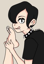 1girls black_outfit drooling feet foot_fetish goth goth_girl happy_female jaimezcp licking_foot looking_at_viewer saliva_on_foot tongue_out valbun valbun_(oc)