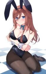 :/ alternate_costume animal_ears arms_under_breasts bangs bare_shoulders black_hairband black_leotard blue_bow blue_bowtie blue_eyes blue_nails bow bowtie breasts brown_hair brown_pantyhose checkered_floor closed_mouth collarbone commentary fake_animal_ears female go-toubun_no_hanayome hairband high_heels highres large_breasts leotard long_bangs long_hair looking_at_viewer nakano_miku pantyhose playboy_bunny profnote rabbit_ears raised_eyebrows sitting solo thighs white_background wrist_cuffs yokozuwari