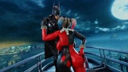 1boy 1girls 3d alternate_version_available ass batman batman:_arkham_knight batman_(series) big_ass big_breasts blonde_hair bodysuit dat_ass dc dc_comics dyed_hair female gta777 gun harley_quinn harley_quinn_(classic) harley_quinn_(injustice) highlights_(coloring) injustice_2 large_breasts male multicolored_hair pigtails pointing rooftop wide_hips