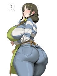 1girl ? absurdres apron ass blue_pants blush breasts bright_pupils closed_mouth commentary_request denim green_eyes green_hair highres huge_breasts indie_virtual_youtuber jeans looking_at_viewer mature_female mole mole_under_mouth pants shirt simple_background smile solo spoken_question_mark striped_clothes striped_shirt tsukushibara_sumine virtual_youtuber white_background white_pupils xipa