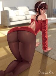 1girls alligator ass assassin big_ass big_butt black_hair butt eye_contact female female_only hairband looking_at_viewer pantyhose red_eyes seyyarin solo solo_female spy_x_family thick_thighs thighs thorn_princess yor_briar