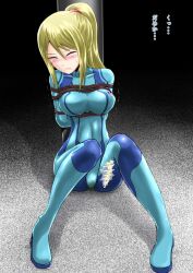 blonde_hair bodysuit bondage female homare_(pixiv414926) homare_(suzu_no_oka) japanese_text metroid nintendo omorashi pee_stain peeing peeing_self ponytail rope rope_bondage samus_aran skin_tight sweat text wet_spot wetting wetting_clothing wetting_self zero_suit zero_suit_samus