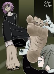 1boy 1girls androgynous crona_(soul_eater) feet feet_up feminine_male foot_fetish foot_focus green_eyes maka_albarn male pale pink_hair soles soul_eater ssunsalm toes wrinkled_feet wrinkled_soles