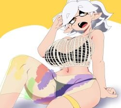 alternate_costume bikini black_bikini black_bra black_panties bra breasts chicken_rib cleavage inkling inkling_girl large_breasts marie_(beta)_(summer_nights) marie_(splatoon) mole mole_under_eye navel nintendo open_mouth panties pointy_ears short_hair sitting splatfest splatoon splatoon_3 tentacle_hair thighs underwear