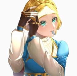 arms_up blonde_hair blue_shirt blush braid breath_of_the_wild female fingerless_gloves gloves green_eyes hair_ornament hairclip hairclip_removed highres jimaku long_sleeves looking_at_viewer pointy_ears princess_zelda shirt short_hair simple_background solo tears_of_the_kingdom the_legend_of_zelda white_background white_shirt zelda_(tears_of_the_kingdom)