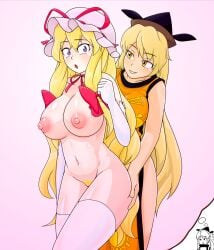 2girls arsyle big_breasts blonde_hair bow breasts female_pubic_hair gloves groping_ass groping_from_behind imagining nipples okina_matara orange_eyes purple_eyes ribbon surprised thighhighs touhou yukari_yakumo yuri