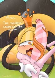 1futa 1girls 2022 balls baroness_von_bon_bon bee bee_girl big_ass big_breasts breasts cock_hungry cock_worship crown cuphead_(game) dialogue duo english_text erection female female_focus futa_on_female futanari gigantic_penis gloves heart-shaped_pupils huge_ass huge_breasts huge_cock humanoid humanoid_penis insect_humanoid insect_wings insects large_ass large_breasts larger_female long_penis long_tongue looking_at_another on_back on_stomach oogabutt penis pink_penis pink_skin princess queen rubberhose rumor_honeybottoms text thick thick_ass thick_thighs tongue tongue_around_penis tongue_out white_gloves