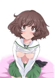 akiyama_yukari arms_between_legs blush breasts bright_pupils brown_eyes brown_hair closed_mouth clothes_lift collarbone cowboy_shot cowlick cross dot_nose female girls_und_panzer green_skirt hair_between_eyes hazuki_haru highres inverted_nipples long_sleeves looking_at_viewer medium_breasts medium_hair messy_hair miniskirt navel nipples no_bra on_bed ooarai_school_uniform pleated_skirt puffy_nipples sailor_collar school_uniform shirt shirt_lift sitting skirt solo split_mouth swept_bangs wavy_mouth white_background white_sailor_collar white_shirt