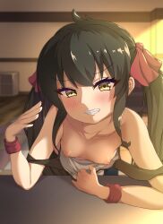 4uyh ahoge black_hair breasts eyelashes female flashing from_side grin hair_between_eyes highres idolmaster idolmaster_cinderella_girls idolmaster_cinderella_girls_u149 long_hair matoba_risa small_breasts smile teeth twintails yellow_eyes young