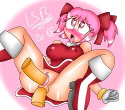 1girls 2018 2boys amy_rose_(cosplay) anal blush boots bottomless breasts clothing cosplay female female_focus gloves heart-shaped_pupils lsr lsr_(artist) madoka_kaname mahou_shoujo_madoka_magica nipple_bulge no_panties penetration penis pink_eyes pink_hair ponytail puella_magi_madoka_magica pussy ribbon sex solo_focus sonic_(series) sonic_the_hedgehog_(series) spread_legs tongue tongue_out twintails vaginal_penetration