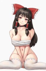 1girls black_choker black_hair blush bottomless breasts choker cleavage feet_out_of_frame hair_tubes hairbow head_tilt huge_breasts long_hair looking_at_viewer mostly_nude navel no_panties on_knees red_bow red_eyes reimu_hakurei sarashi sidelocks simple_background sitting skindentation smile solo thighhighs touhou white_background white_thighhighs yyf_(seaknight)