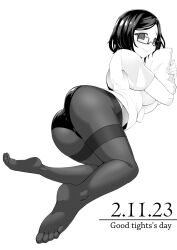 1girls ass ass feet glasses kannovaku original pillow thick_thighs thighs ukavonnak whaen_(kannovaku)