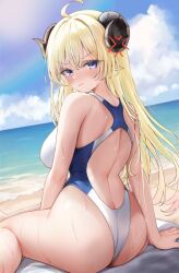 ahoge alternate_costume anger_vein angry arm_support ass beach big_ass big_butt black_horns blonde_hair blue_eyes blue_one-piece_swimsuit blue_sky blush breasts closed_mouth cloud cloudy_sky competition_swimsuit curled_horns day derk_maxx female from_behind frown highleg highleg_one-piece_swimsuit highres hololive horizon horns large_ass large_breasts large_butt long_hair looking_at_viewer looking_back ocean one-piece_swimsuit outdoors pout sheep_girl sheep_horns shore sitting sky solo swimsuit thick_hips tsunomaki_watame two-tone_swimsuit v-shaped_eyebrows very_long_hair virtual_youtuber water water_drop wet wide_hips yokozuwari