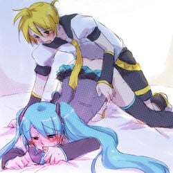 aqua_hair bed blonde_hair blush doggy_style from_behind hatsune_miku kagamine_len necktie no_panties open_mouth sekihara_umina sex shorts skirt thighhighs tied_hair twintails unagi_no_kabayaki vocaloid zettai_ryouiki